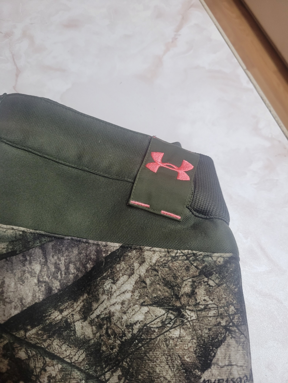 Under Armour Camo Hunting Pants Women’s SM/P Loose Fit ColdGear Mossy Oak Outdoo - Picture 3 of 16